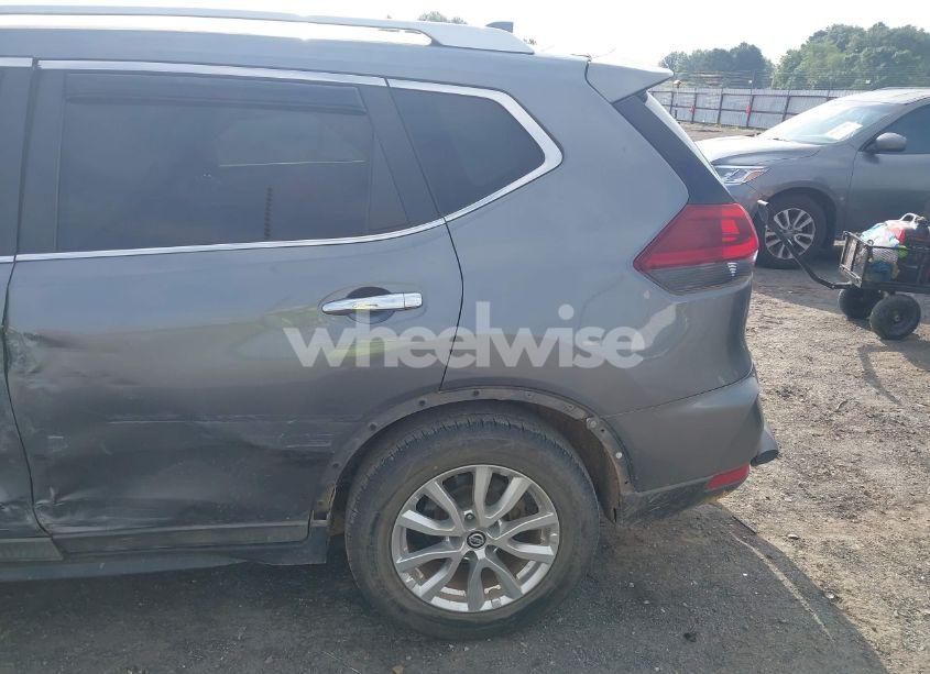 Photo 17 of 2018 Nissan Rogue SV (VIN KNMAT2MT5JP551285)