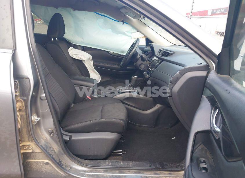 Photo 5 of 2018 Nissan Rogue SV (VIN KNMAT2MT5JP551285)