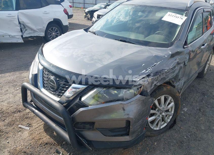 Photo 6 of 2018 Nissan Rogue SV (VIN KNMAT2MT5JP551285)