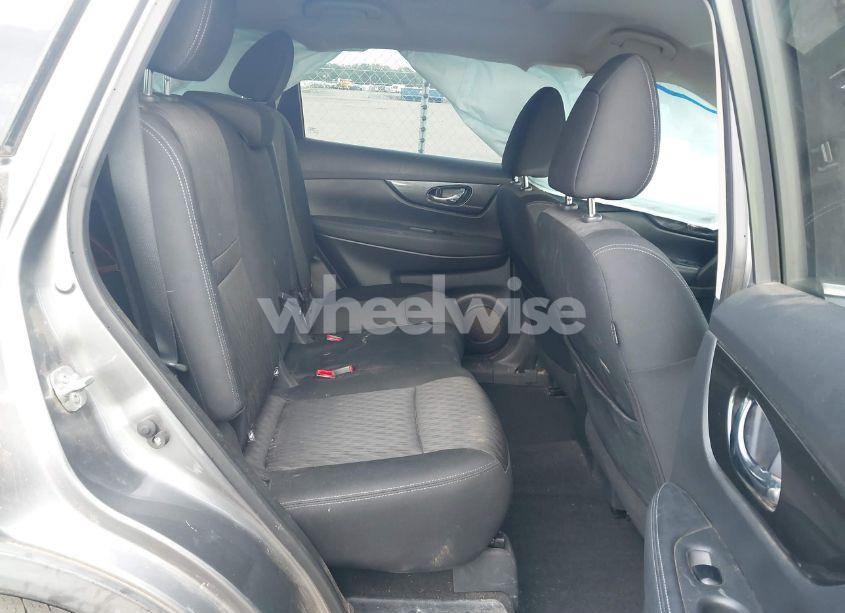 Photo 8 of 2018 Nissan Rogue SV (VIN KNMAT2MT5JP551285)