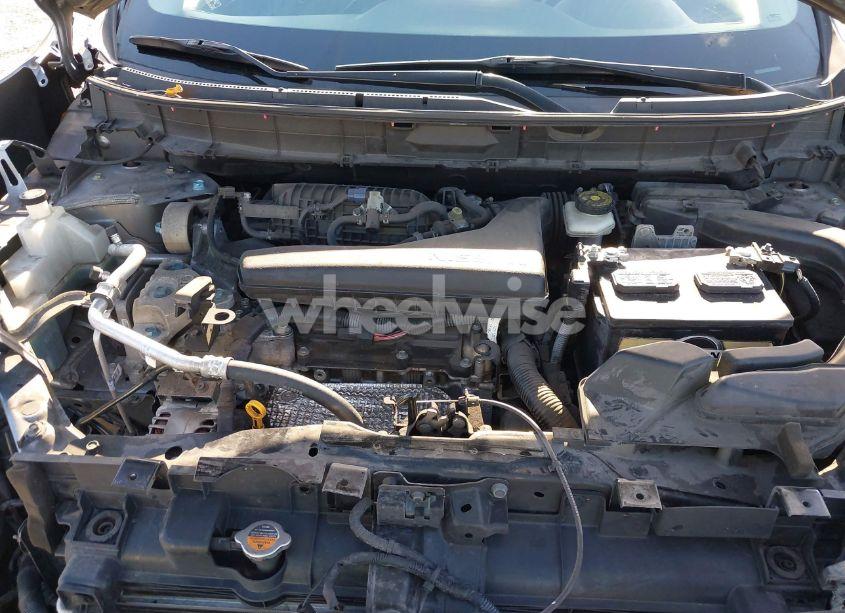 Photo 10 of 2018 Nissan Rogue S (VIN KNMAT2MT5JP557166)