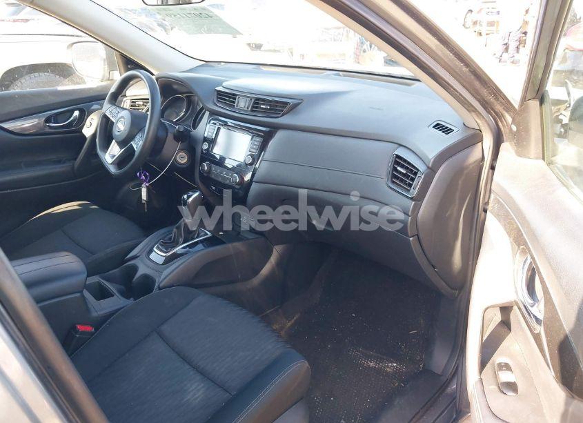 Photo 5 of 2018 Nissan Rogue S (VIN KNMAT2MT5JP557166)