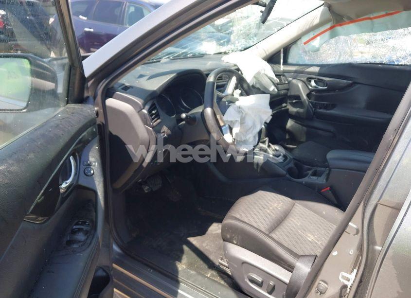 Photo 5 of 2018 Nissan Rogue SV (VIN KNMAT2MT5JP607094)