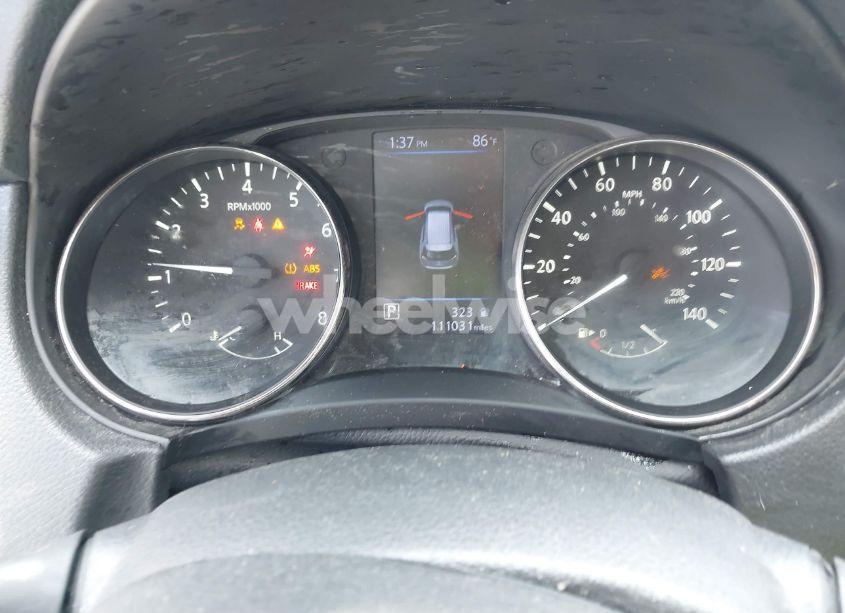 Photo 7 of 2018 Nissan Rogue SV (VIN KNMAT2MT5JP607094)