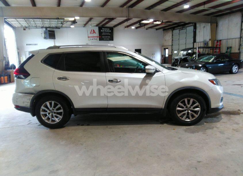 Photo 13 of 2018 Nissan Rogue SV (VIN KNMAT2MT5JP607760)