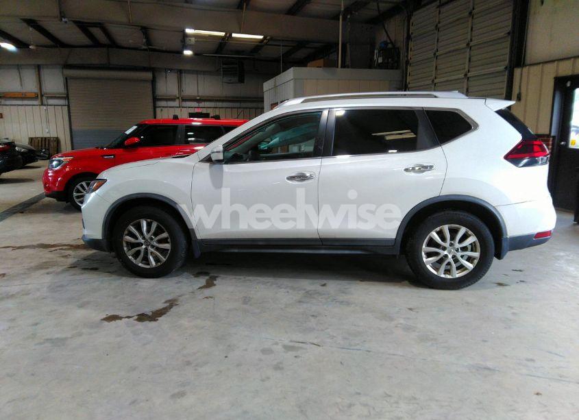 Photo 14 of 2018 Nissan Rogue SV (VIN KNMAT2MT5JP607760)