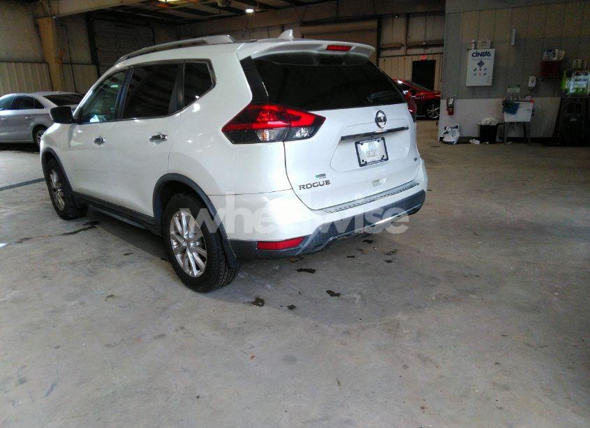 Photo 3 of 2018 Nissan Rogue SV (VIN KNMAT2MT5JP607760)