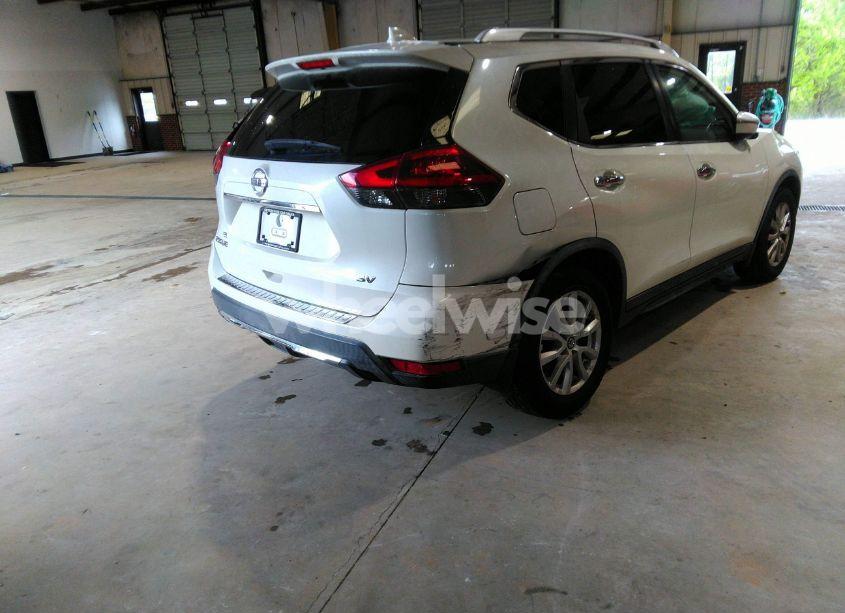 Photo 4 of 2018 Nissan Rogue SV (VIN KNMAT2MT5JP607760)