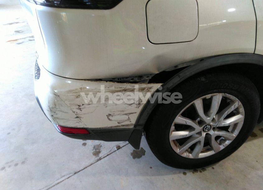 Photo 6 of 2018 Nissan Rogue SV (VIN KNMAT2MT5JP607760)