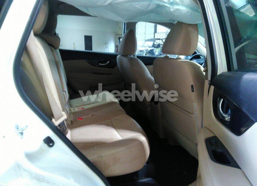 Photo 8 of 2018 Nissan Rogue SV (VIN KNMAT2MT5JP607760)