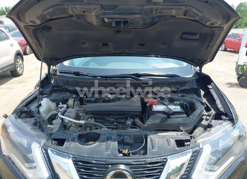 Photo 10 of 2018 Nissan Rogue SV (VIN KNMAT2MT5JP620962)