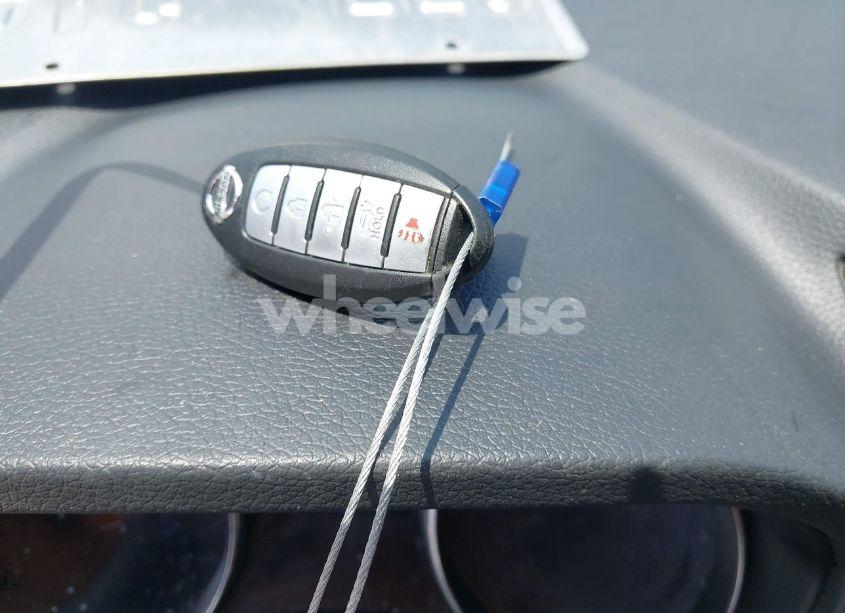 Photo 11 of 2018 Nissan Rogue SV (VIN KNMAT2MT5JP620962)