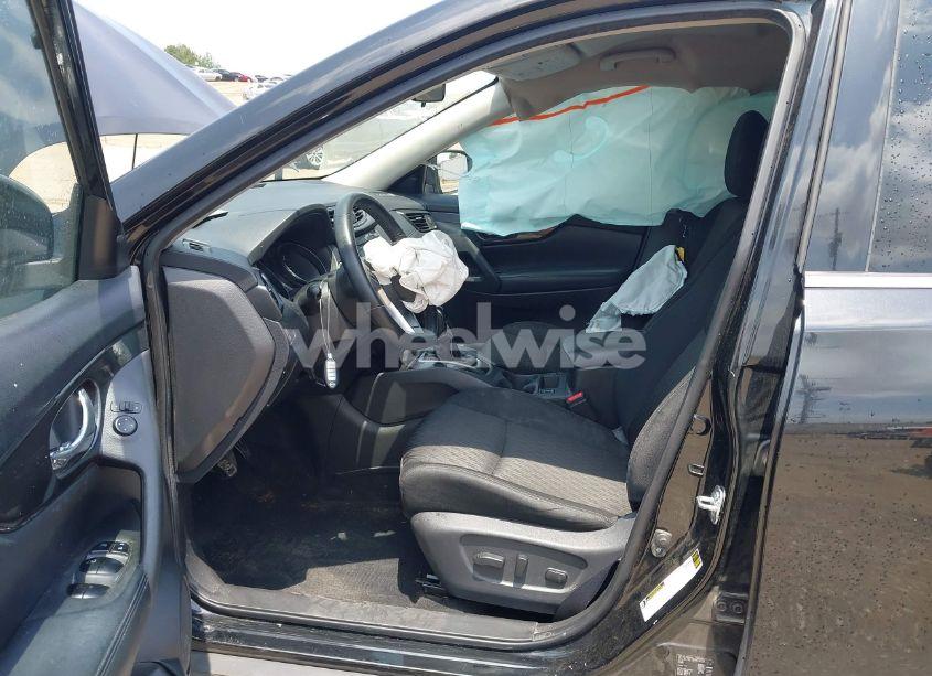 Photo 5 of 2018 Nissan Rogue SV (VIN KNMAT2MT5JP620962)