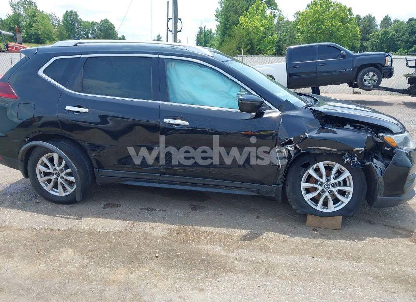 Photo 6 of 2018 Nissan Rogue SV (VIN KNMAT2MT5JP620962)