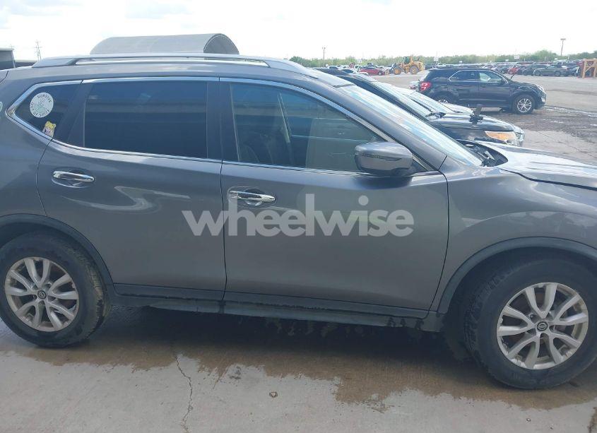 Photo 13 of 2019 Nissan Rogue SV (VIN KNMAT2MT5KP526338)