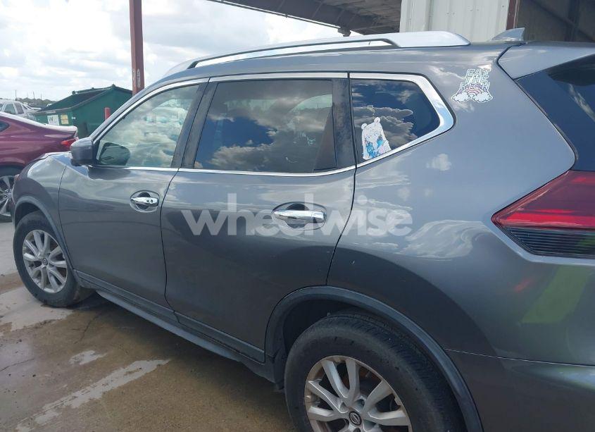 Photo 14 of 2019 Nissan Rogue SV (VIN KNMAT2MT5KP526338)