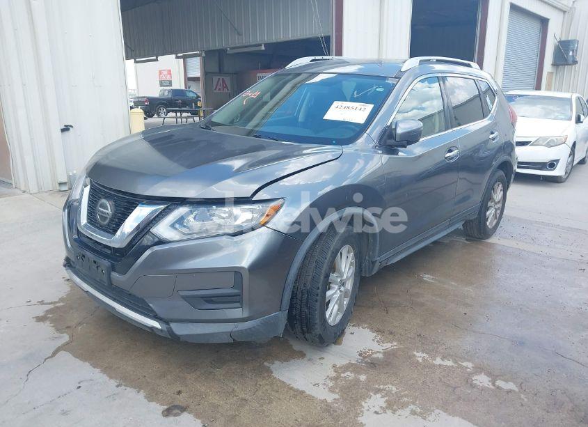 Photo 2 of 2019 Nissan Rogue SV (VIN KNMAT2MT5KP526338)