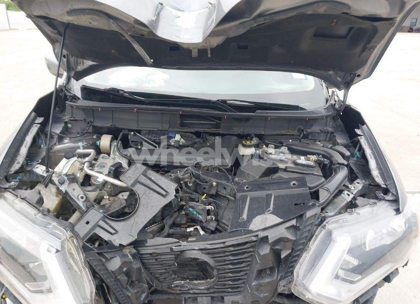 Photo 10 of 2019 Nissan Rogue SV (VIN KNMAT2MT5KP559355)