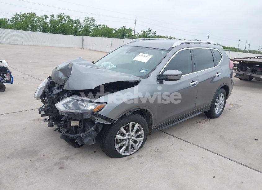 Photo 2 of 2019 Nissan Rogue SV (VIN KNMAT2MT5KP559355)