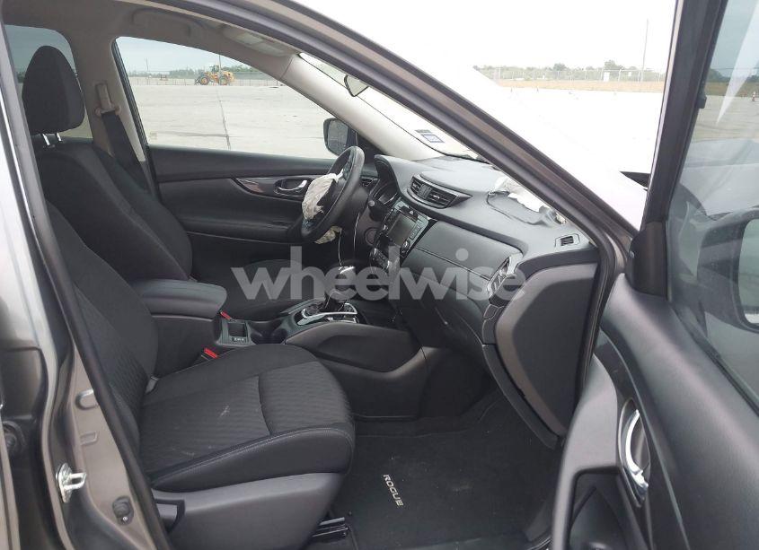 Photo 5 of 2019 Nissan Rogue SV (VIN KNMAT2MT5KP559355)
