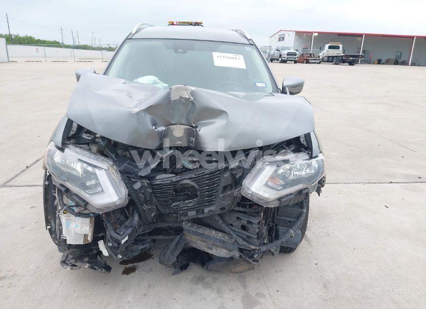 Photo 6 of 2019 Nissan Rogue SV (VIN KNMAT2MT5KP559355)