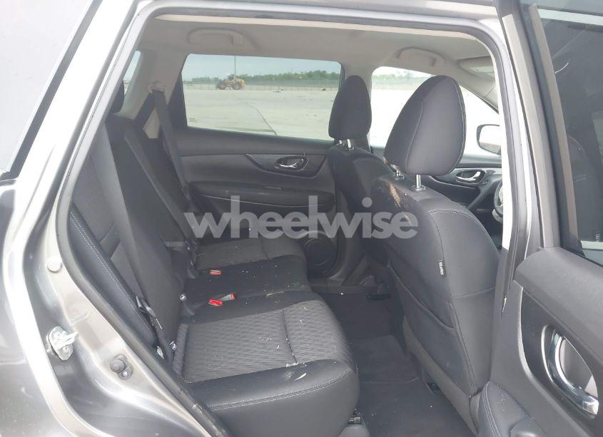 Photo 8 of 2019 Nissan Rogue SV (VIN KNMAT2MT5KP559355)