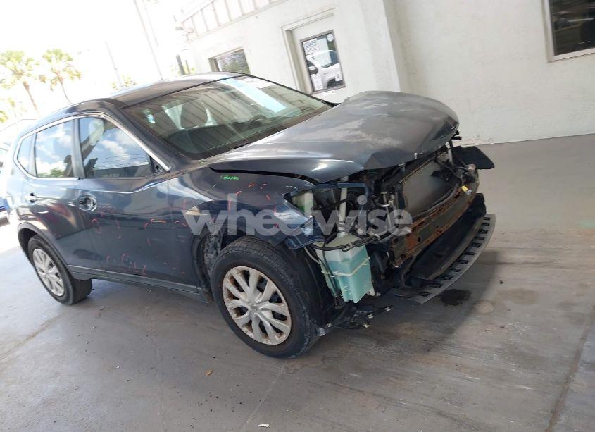 2015 Nissan Rogue S (VIN KNMAT2MT6FP551299) main photo