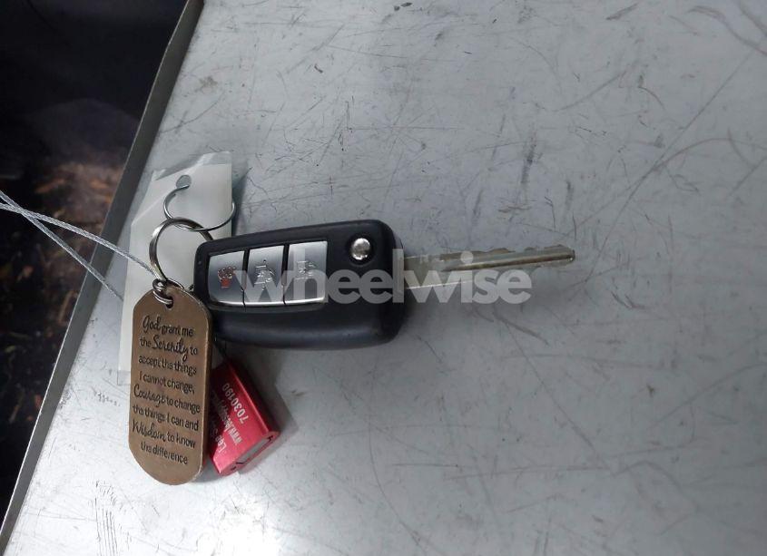 Photo 11 of 2015 Nissan Rogue S (VIN KNMAT2MT6FP551299)