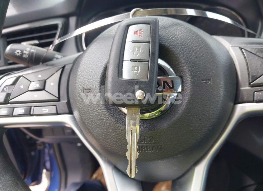 Photo 11 of 2017 Nissan Rogue S (VIN KNMAT2MT6HP560118)