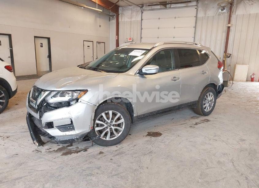 Photo 2 of 2019 Nissan Rogue SV (VIN KNMAT2MT6KP508415)
