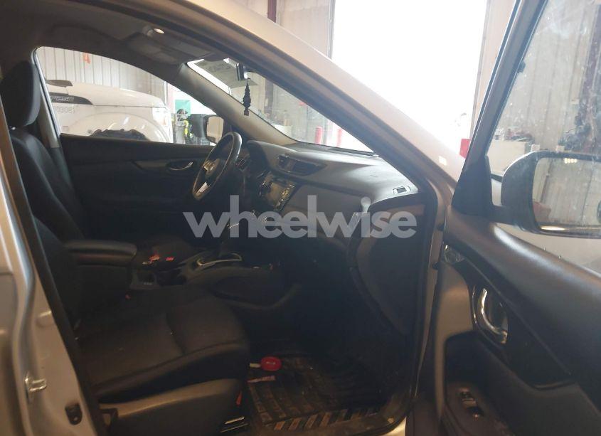 Photo 5 of 2019 Nissan Rogue SV (VIN KNMAT2MT6KP508415)