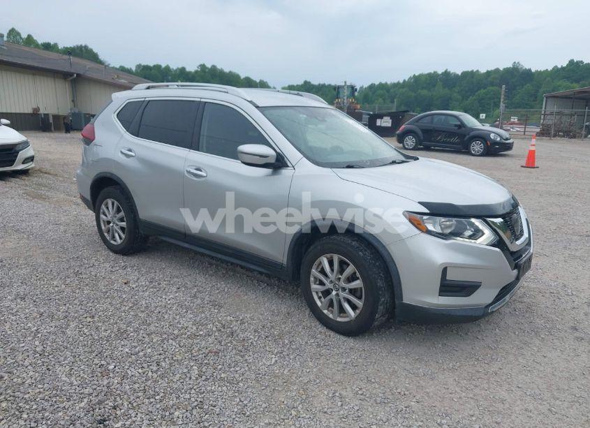 2020 Nissan Rogue SV FWD (VIN KNMAT2MT6LP504365) main photo