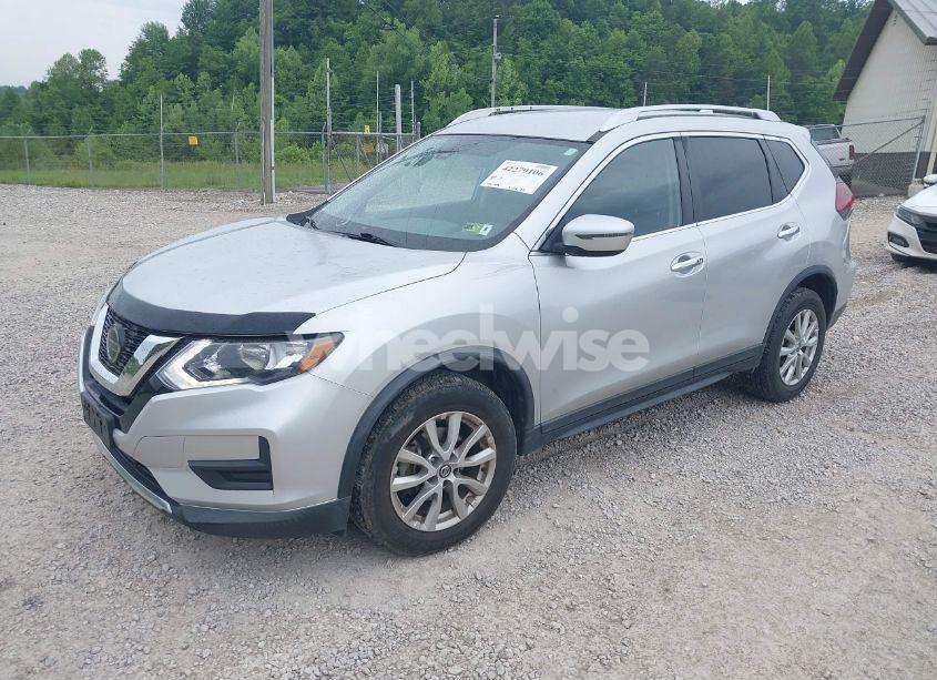 Photo 2 of 2020 Nissan Rogue SV FWD (VIN KNMAT2MT6LP504365)