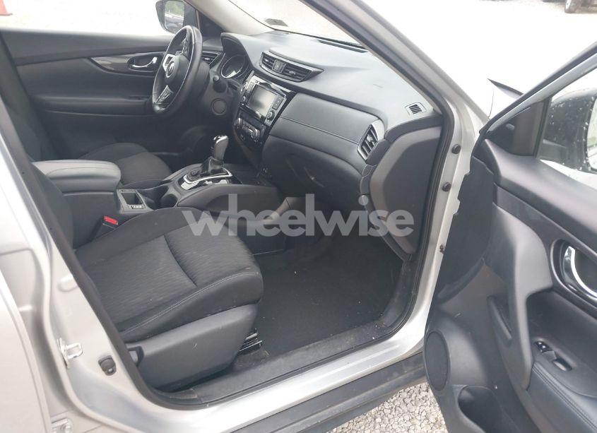 Photo 5 of 2020 Nissan Rogue SV FWD (VIN KNMAT2MT6LP504365)