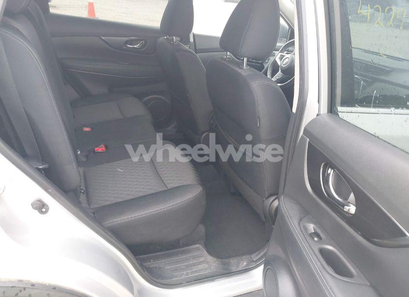 Photo 8 of 2020 Nissan Rogue SV FWD (VIN KNMAT2MT6LP504365)