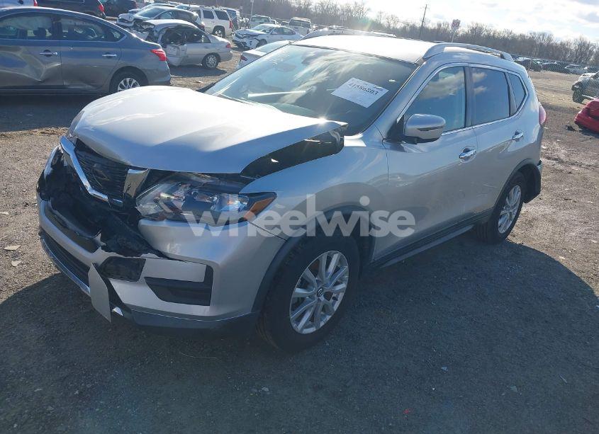 Photo 2 of 2020 Nissan Rogue SV FWD (VIN KNMAT2MT6LP523174)