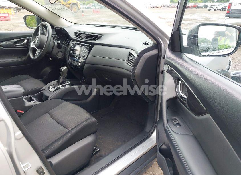 Photo 5 of 2017 Nissan Rogue SV (VIN KNMAT2MT7HP538550)