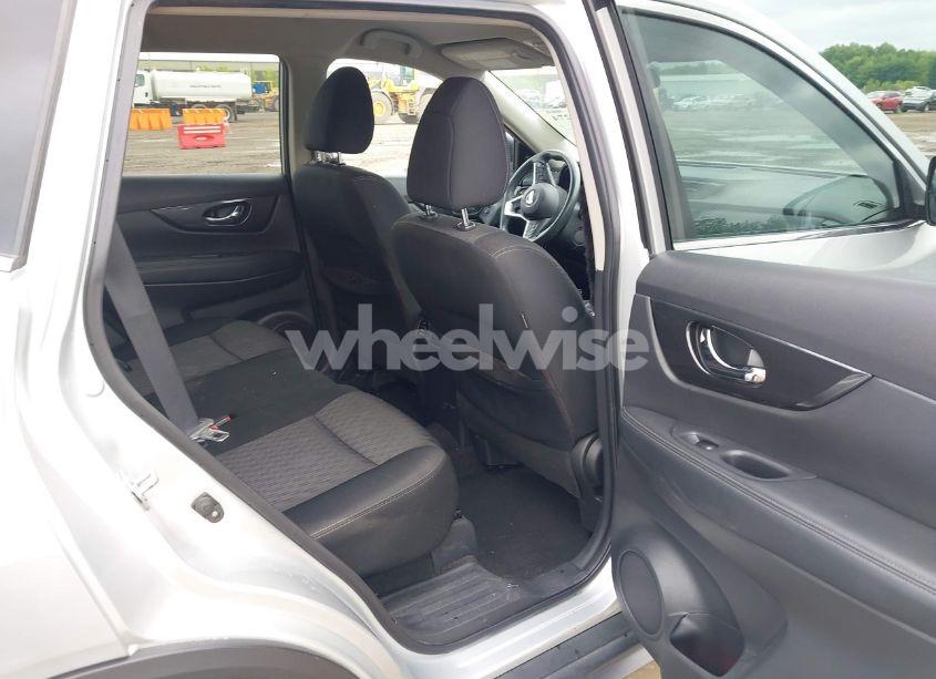 Photo 8 of 2017 Nissan Rogue SV (VIN KNMAT2MT7HP538550)