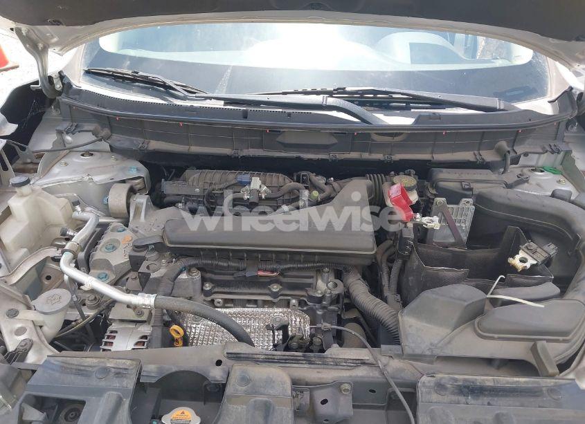 Photo 10 of 2017 Nissan Rogue SV (VIN KNMAT2MT7HP554571)