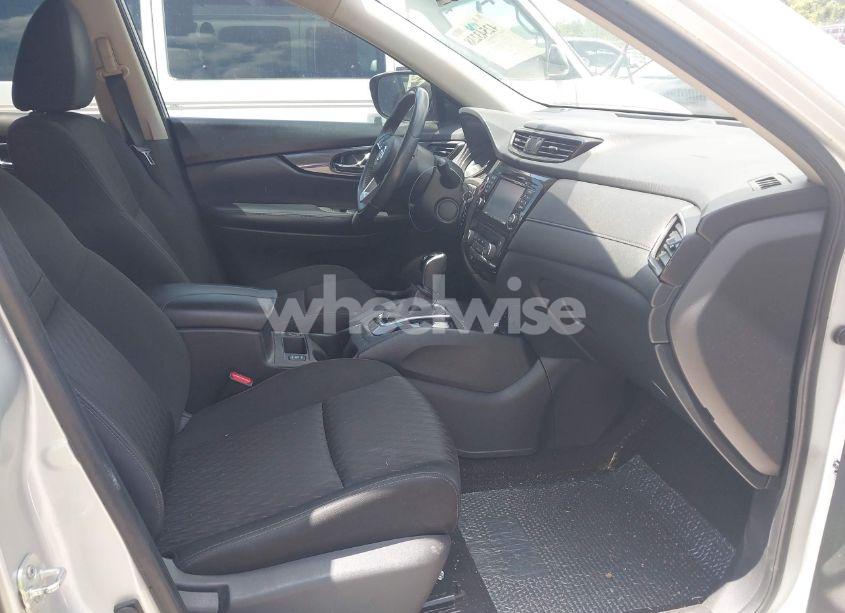 Photo 5 of 2017 Nissan Rogue SV (VIN KNMAT2MT7HP554571)