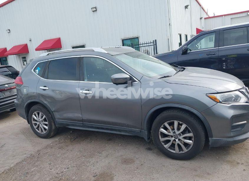 Photo 13 of 2017 Nissan Rogue SV (VIN KNMAT2MT7HP568339)