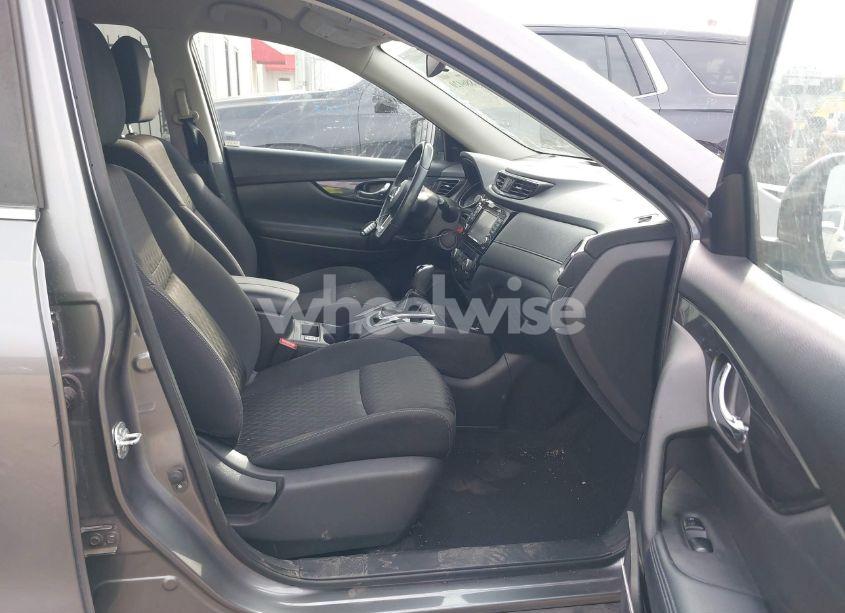 Photo 5 of 2017 Nissan Rogue SV (VIN KNMAT2MT7HP568339)