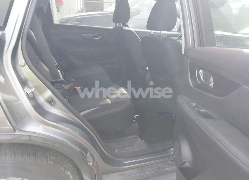 Photo 8 of 2017 Nissan Rogue SV (VIN KNMAT2MT7HP568339)