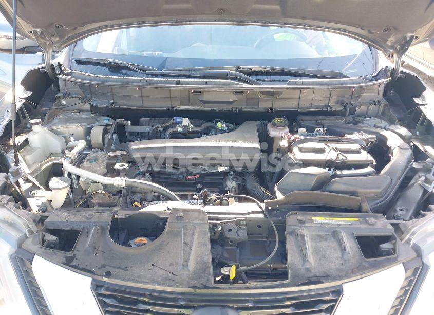 Photo 10 of 2018 Nissan Rogue SV (VIN KNMAT2MT7JP524086)