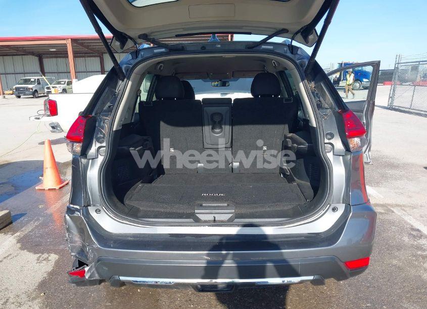Photo 12 of 2018 Nissan Rogue SV (VIN KNMAT2MT7JP524086)