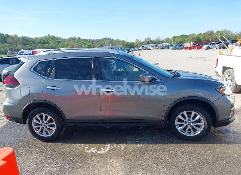 Photo 14 of 2018 Nissan Rogue SV (VIN KNMAT2MT7JP524086)