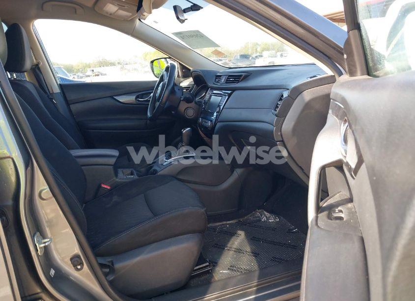 Photo 5 of 2018 Nissan Rogue SV (VIN KNMAT2MT7JP524086)