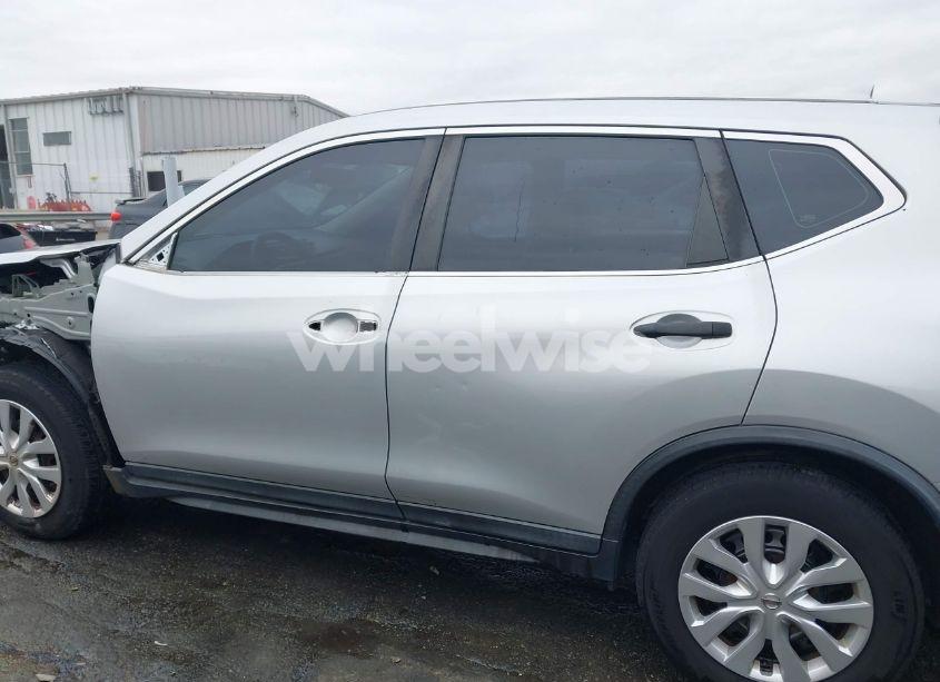 Photo 15 of 2018 Nissan Rogue S (VIN KNMAT2MT7JP532866)