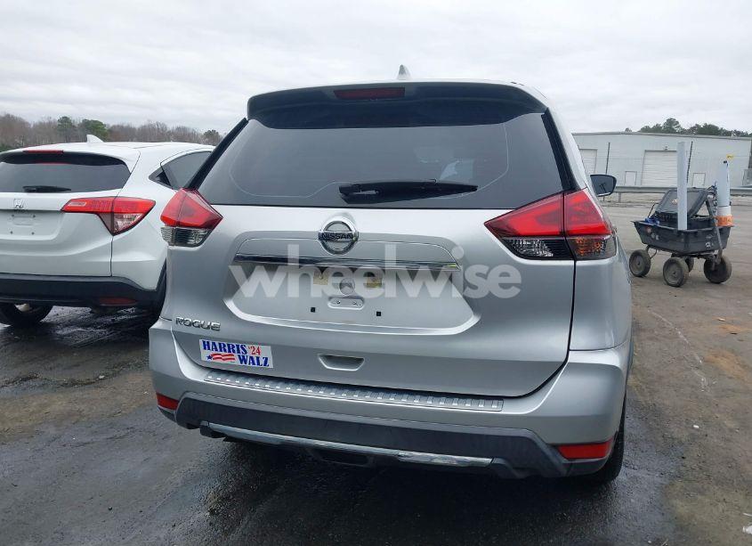 Photo 17 of 2018 Nissan Rogue S (VIN KNMAT2MT7JP532866)