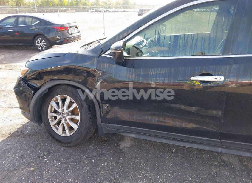 Photo 18 of 2018 Nissan Rogue SV (VIN KNMAT2MT7JP598799)